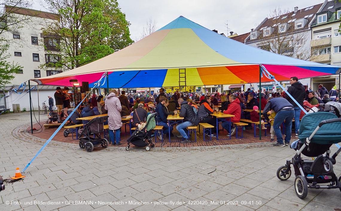 01.05.2023 - Maibaumaufstellung in Berg am Laim